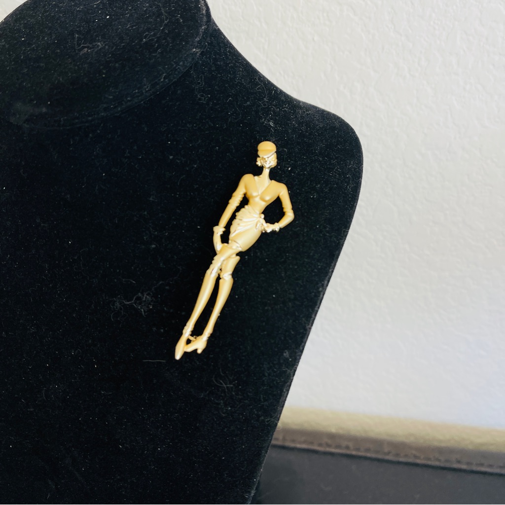Vtg Ajc Gold Plated Fashion Lady Brooch Pin Signed 29$